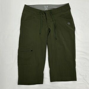 Mountain Hardwear Shorts Women’s Green Bermuda Outdoor Hiking Casual Comfort